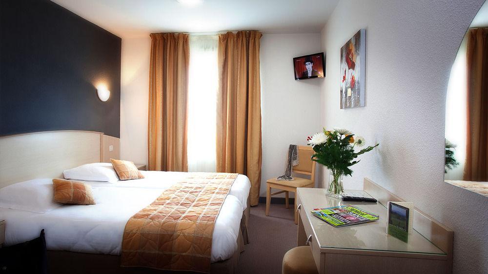 Hotel Le Kolibri トゥールニュ エクステリア 写真
